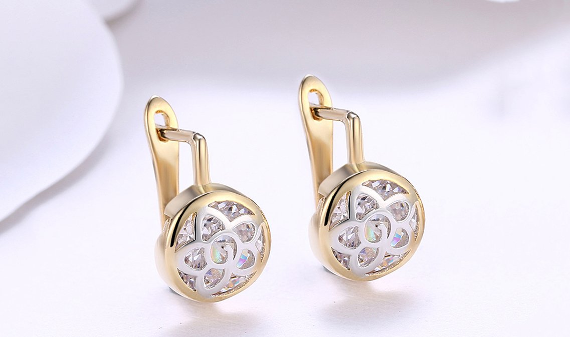 14K Gold Plating White Daisy Design Circular Clip On Earrings ITALY Design